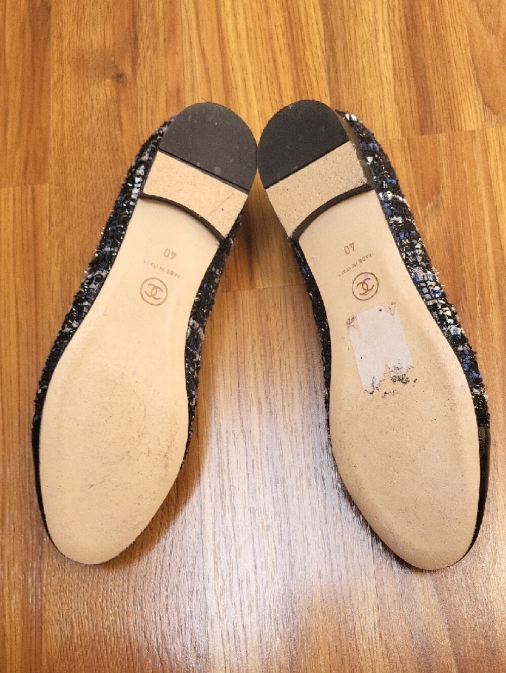 CHANEL Black Tweed & Patent Leather Cap-Toe Ballet Flats with Bow - Picture 5 of 8